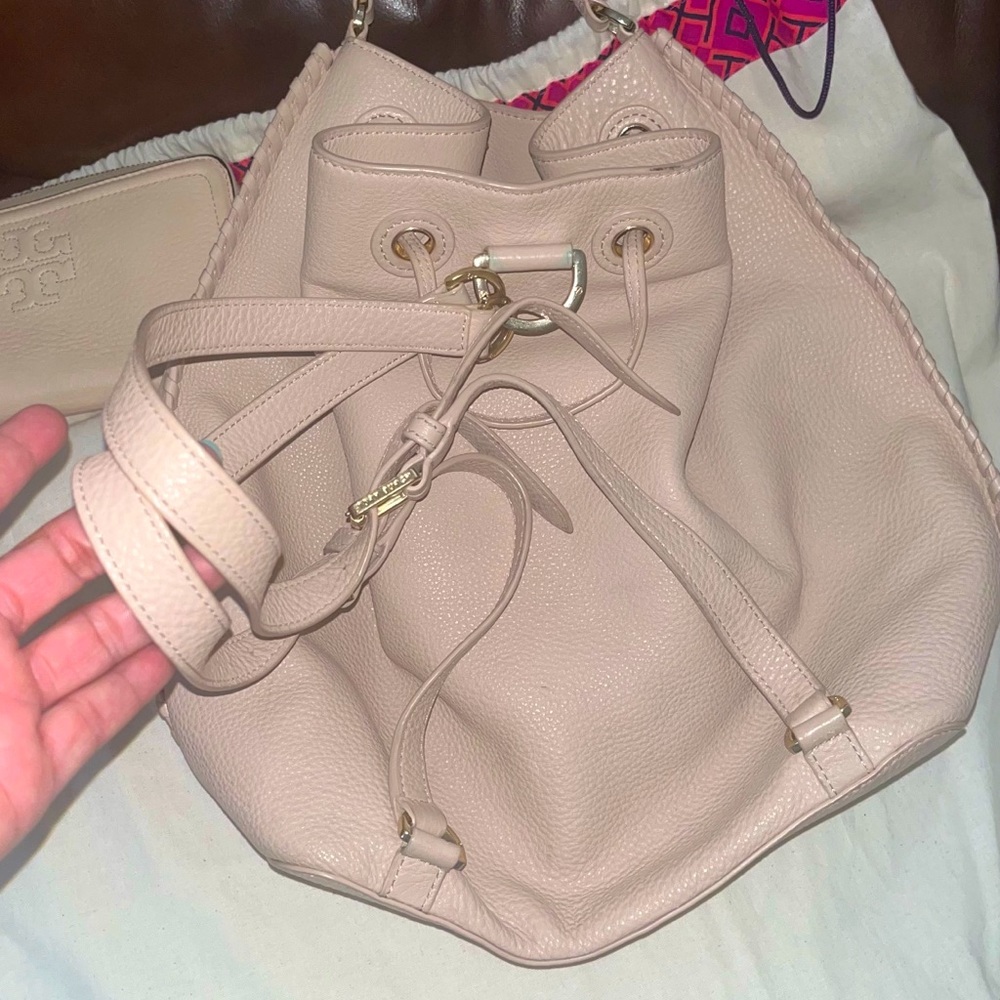 Tory Burch handbag & matching wallet in mint condition (McGraw bucket style) - Picture 4 of 5